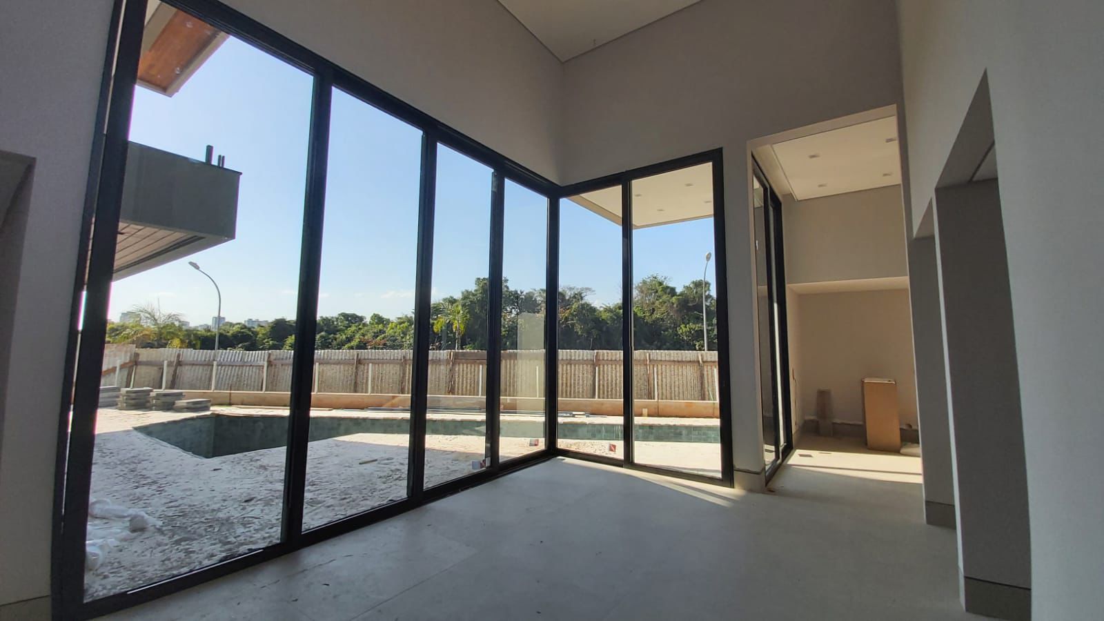 Integração com a Piscina, Portas de Correr
